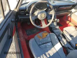 1986 Alfa Romeo Spider Veloce z VIN ZARBA5419G1040612, wystawiony jako Copart lot #42347965 z przebiegiem 84 485 mil mil oraz Czysty tytuł • Clean title. Historia ofert i sprzedaży dostępna na DreamBid. Obrazek 8.
