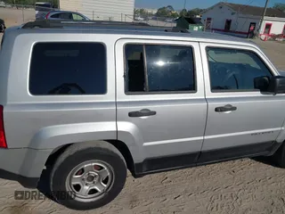 2011 Jeep Patriot Latitude with VIN 1J4NT1GA3BD220000, listed as a IAAI auction lot 41703041 with 138,945 mi miles. Bid and sale history available at carsss.com. Image 12.
