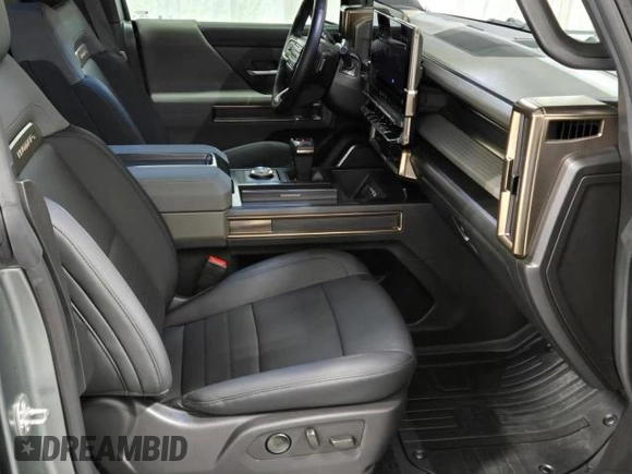 2024 GMC Hummer EV 3X z VIN 1GKB0RDC5RU100378, wystawiony jako Copart lot #88601235 z przebiegiem 7986 mil mil oraz Tytuł czysty. Historia ofert i sprzedaży dostępna na DreamBid. Obrazek 5.