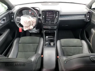 2019 Volvo XC40 R-Design z VIN YV4AC2HM5K2118760, wystawiony jako Copart lot #68668534 z przebiegiem 106 810 mil mil oraz Szkoda całkowita • Salvage title. Historia ofert i sprzedaży dostępna na DreamBid. Obrazek 8.