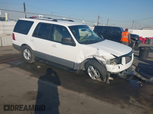 2003 Ford Expedition Special Service with VIN 1FMPU16LX3LB18730, listed as a IAAI auction lot 41291375 with 203,841 mi miles. Bid and sale history available at carsss.com. Image 1.
