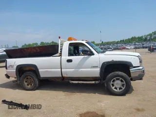 2006 Chevrolet Silverado 3500 SRW Wrk Trk z VIN 1GCHK34U36E213547, wystawiony jako IAAI lot #42521595 z przebiegiem 202 693 mil mil oraz . Historia ofert i sprzedaży dostępna na DreamBid. Obrazek 13.