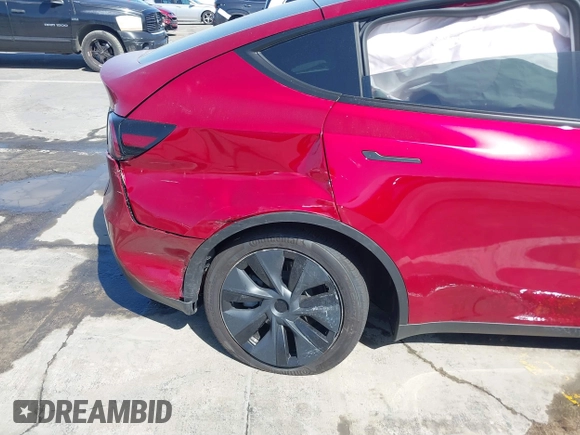 2024 Tesla Model Y Long Range with VIN 7SAYGDEE6RF190947, listed as a IAAI auction lot 41808973 with 2,457 mi miles. Bid and sale history available at carsss.com. Image 6.