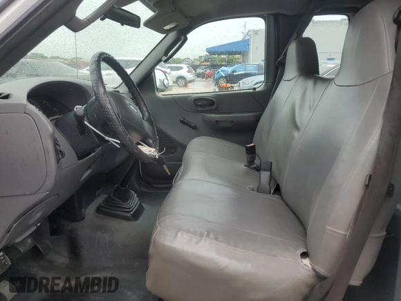 2004 Ford F-150 XL z VIN 2FTRX172X4CA49253, wystawiony jako Copart lot #63192915 z przebiegiem 372 644 mil mil oraz Szkoda całkowita • Salvage title. Historia ofert i sprzedaży dostępna na DreamBid. Obrazek 7.