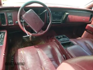 1993 Cadillac Fleetwood z VIN 1G6DW5279PR721904, wystawiony jako Copart lot #46457615 z przebiegiem Nie podano mil oraz Szkoda całkowita • Salvage title. Historia ofert i sprzedaży dostępna na DreamBid. Obrazek 8.
