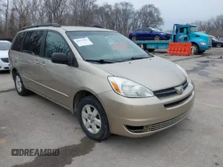 2004 Toyota Sienna CE with VIN 5TDZA23C94S043521, listed as a IAAI auction lot 41717330 with 369,802 mi miles. Bid and sale history available at carsss.com. Image 1.