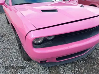 2018 Dodge Challenger SXT z VIN 2C3CDZAG8JH310769, wystawiony jako IAAI lot #42398650 z przebiegiem 136 012 mil mil oraz . Historia ofert i sprzedaży dostępna na DreamBid. Obrazek 17.