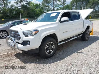 2017 Toyota Tacoma SR5 z VIN 5TFAZ5CN6HX047115, wystawiony jako IAAI lot #42124289 z przebiegiem 133 245 mil mil oraz . Historia ofert i sprzedaży dostępna na DreamBid. Obrazek 2.