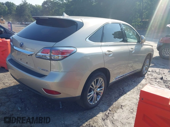2013 Lexus RX 450h z VIN JTJZB1BA1D2006779, wystawiony jako IAAI lot #42564276 z przebiegiem 54 303 mil mil oraz . Historia ofert i sprzedaży dostępna na DreamBid. Obrazek 4.