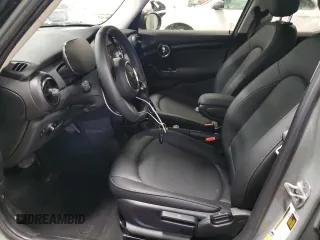 2023 MINI Hardtop 4 Door Cooper Classic z VIN WMW33DK0XP2S54786, wystawiony jako Copart lot #87873415 z przebiegiem 50 956 mil mil oraz Szkoda całkowita • Salvage title. Historia ofert i sprzedaży dostępna na DreamBid. Obrazek 7.