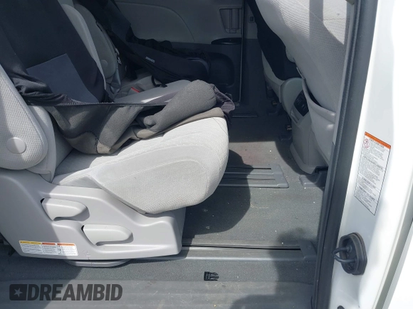 2020 Toyota Sienna LE Auto Access Seat с VIN 5TDKZ3DC3LS043379, выставлен на аукционе IAAI как лот 42103997 с пробегом 46 570 миль миль и . История ставок и продаж доступна на DreamBid. Изображение 8.
