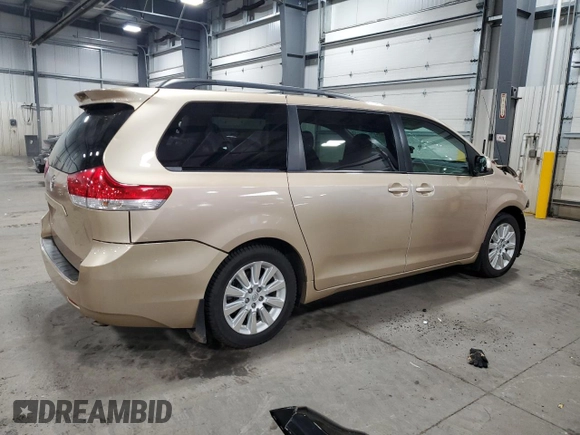 2013 Toyota Sienna XLE z VIN 5TDDK3DCXDS054751, wystawiony jako Copart lot #54004715 z przebiegiem 72 627 mil mil oraz Szkoda całkowita • Salvage title. Historia ofert i sprzedaży dostępna na DreamBid. Obrazek 3.
