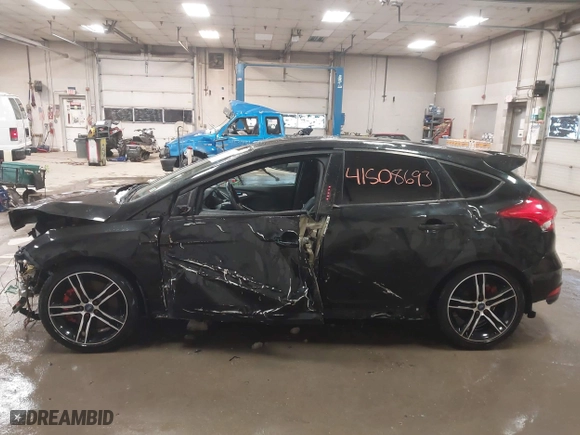 2015 Ford Focus ST with VIN 1FADP3L90FL305407, listed as a IAAI auction lot 41508693 with 172,191 mi miles. Bid and sale history available at carsss.com. Image 15.