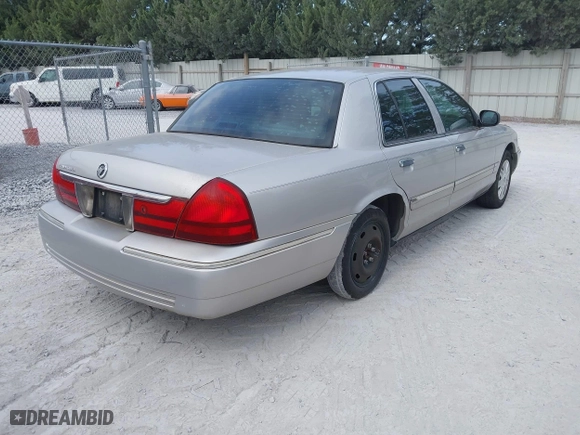 2004 Mercury Grand Marquis GS with VIN 2MEFM74W04X669087, listed as a IAAI auction lot 42090394 with 172,008 mi miles. Bid and sale history available at carsss.com. Image 4.