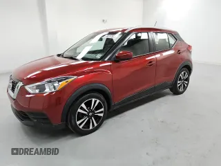 2020 Nissan Kicks SV z VIN 3N1CP5CV0LL515975, wystawiony jako Copart lot #53605765 z przebiegiem 96 649 mil mil oraz Czysty tytuł • Clean title. Historia ofert i sprzedaży dostępna na DreamBid. Obrazek 1.