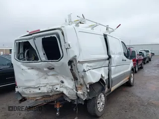 2020 Ford Transit Cargo z VIN 1FTBR1Y86LKA30515, wystawiony jako IAAI lot #41441522 z przebiegiem 84 331 mil mil oraz . Historia ofert i sprzedaży dostępna na DreamBid. Obrazek 4.