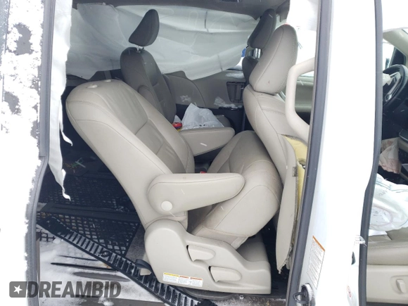 2018 Toyota Sienna XLE with VIN 5TDDZ3DC7JS204662, listed as a Copart auction lot 86500714 with 207,556 mi miles and Salvage Title. Bid and sale history available at carsss.com. Image 11.