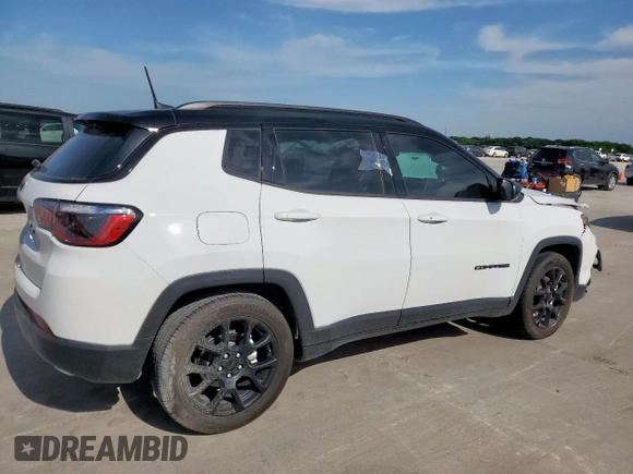 2022 Jeep Compass Latitude with VIN 3C4NJCBB0NT198415, listed as a Copart auction lot 57055305 with 37,797 mi miles and Salvage title. Bid and sale history available at DreamBid. Image 3.