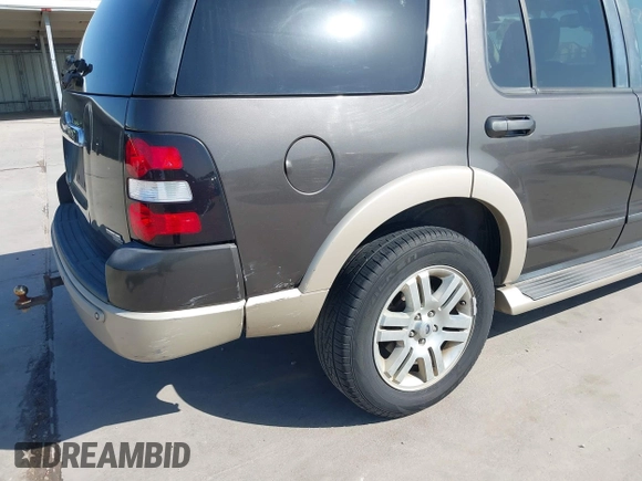 2006 Ford Explorer z VIN 1FMEU64E56UB52663, wystawiony jako IAAI lot #42002830 z przebiegiem 199 847 mil mil oraz . Historia ofert i sprzedaży dostępna na DreamBid. Obrazek 18.