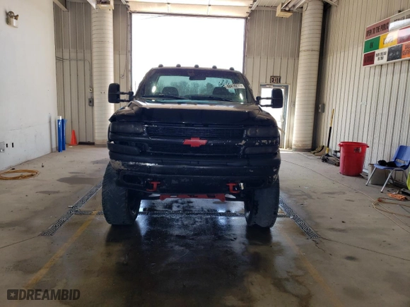 2000 Chevrolet Silverado 1500 LS with VIN 1GCEK14TXYE160749, listed as a Copart auction lot 48418275 with 221,098 mi miles and Salvage Title. Bid and sale history available at carsss.com. Image 5.