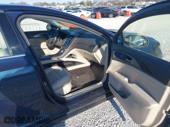 2017 Lincoln MKZ Select with VIN 3LN6L5D98HR639385, listed as a IAAI auction lot 41702776 with 73,801 mi miles and . Bid and sale history available at DreamBid. Image 5.