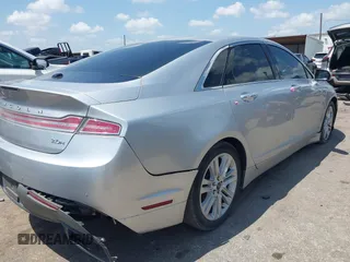 2016 Lincoln MKZ Hybrid z VIN 3LN6L2LUXGR603569, wystawiony jako IAAI lot #42220243 z przebiegiem 109 414 mil mil oraz . Historia ofert i sprzedaży dostępna na DreamBid. Obrazek 3.