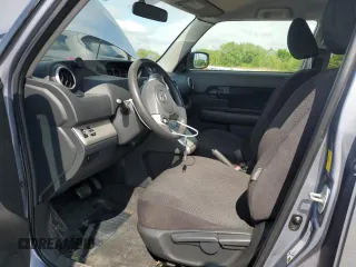 2010 Scion xB z VIN JTLZE4FE3A1103500, wystawiony jako Copart lot #58810495 z przebiegiem 182 112 mil mil oraz Szkoda całkowita • Salvage title. Historia ofert i sprzedaży dostępna na DreamBid. Obrazek 7.