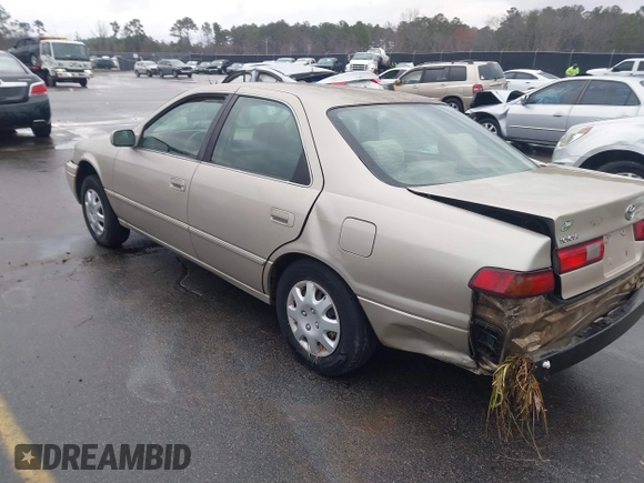 1997 Toyota Camry LE z VIN 4T1BG22K9VU786181, wystawiony jako IAAI lot #41610928 z przebiegiem 338 829 mil mil oraz . Historia ofert i sprzedaży dostępna na DreamBid. Obrazek 3.