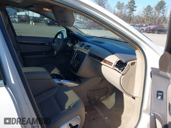 2011 Mercedes-Benz R 350 with VIN 4JGCB6FE5BA118387, listed as a IAAI auction lot 41434219 with 203,428 mi miles and . Bid and sale history available at carsss.com. Image 5.