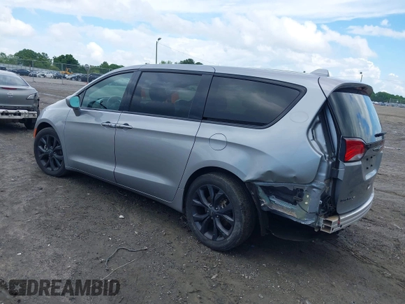 2019 Chrysler Pacifica Touring Plus z VIN 2C4RC1FG0KR574955, wystawiony jako IAAI lot #42254948 z przebiegiem 82 423 mil mil oraz . Historia ofert i sprzedaży dostępna na DreamBid. Obrazek 3.