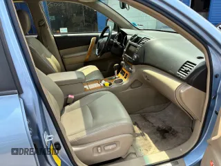 2008 Toyota Highlander Limited z VIN JTEEW44A282025881, wystawiony jako Copart lot #60884735 z przebiegiem 199 855 mil mil oraz Czysty tytuł • Clean title. Historia ofert i sprzedaży dostępna na DreamBid. Obrazek 5.