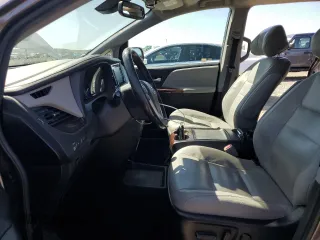 2018 Toyota Sienna XLE Auto Access Seat с VIN 5TDYZ3DC7JS954063, выставлен на аукционе Copart как лот 49421995 с пробегом 112 772 миль миль и Списание • Salvage title. История ставок и продаж доступна на DreamBid. Изображение 7.