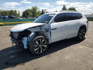 2024 Volkswagen Atlas SEL Premium R-Line with VIN 1V2FR2CA5RC578069, listed as a Copart auction lot 61581875 with 18,134 mi miles and Salvage title. Bid and sale history available at DreamBid. Image 1.