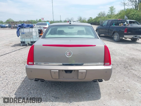 2006 Cadillac DTS 1SD z VIN 1G6KD57Y06U197794, wystawiony jako IAAI lot #42226706 z przebiegiem 135 748 mil mil oraz . Historia ofert i sprzedaży dostępna na DreamBid. Obrazek 16.