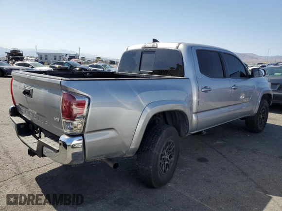 2018 Toyota Tacoma SR5 z VIN 3TMAZ5CN8JM077857, wystawiony jako Copart lot #52570945 z przebiegiem 50 182 mil mil oraz Szkoda całkowita • Salvage title. Historia ofert i sprzedaży dostępna na DreamBid. Obrazek 3.