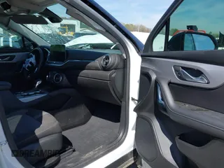2023 Chevrolet Blazer LT z VIN 3GNKBCR40PS101480, wystawiony jako IAAI lot #41833476 z przebiegiem 44 161 mil mil oraz . Historia ofert i sprzedaży dostępna na DreamBid. Obrazek 5.