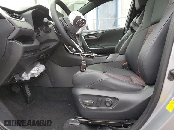 2024 Toyota RAV4 XSE with VIN JTMEB3FV2RD208004, listed as a Copart auction lot 61501635 with 8,392 mi miles and Salvage title. Bid and sale history available at DreamBid. Image 7.