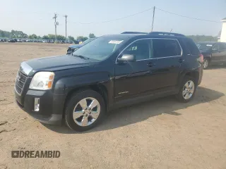 2015 GMC Terrain SLT z VIN 2GKFLXE34F6254800, wystawiony jako Copart lot #60464705 z przebiegiem 138 980 mil mil oraz Czysty tytuł • Clean title. Historia ofert i sprzedaży dostępna na DreamBid. Obrazek 1.