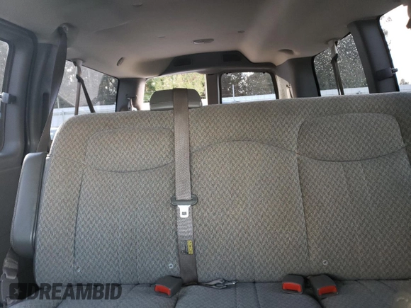 2005 Chevrolet Express Passenger with VIN 1GAHG35U551121466, listed as a Copart auction lot 80658034 with 84,598 mi miles and Salvage title. Bid and sale history available at DreamBid. Image 10.