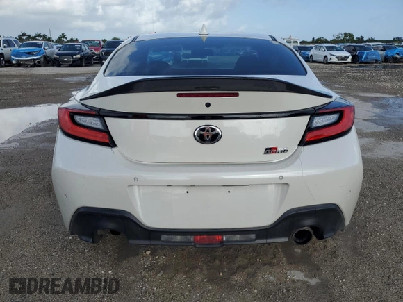 2023 Toyota 86 Premium z VIN JF1ZNBF13P8764107, wystawiony jako Copart lot #60854725 z przebiegiem 4 990 mil mil oraz Czysty tytuł • Clean title. Historia ofert i sprzedaży dostępna na DreamBid. Obrazek 10.
