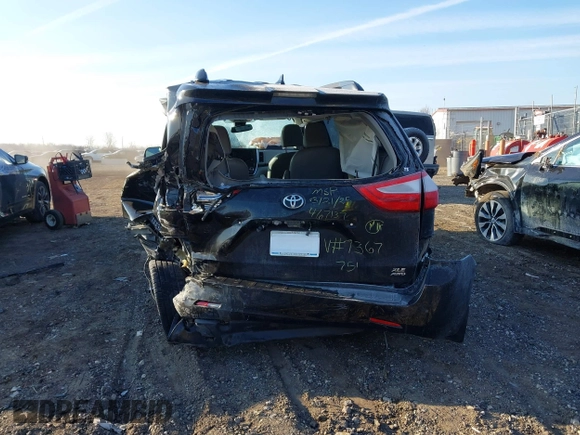 2018 Toyota Sienna XLE with VIN 5TDDZ3DC9JS207367, listed as a IAAI auction lot 41877615 with 104,500 mi miles. Bid and sale history available at carsss.com. Image 16.