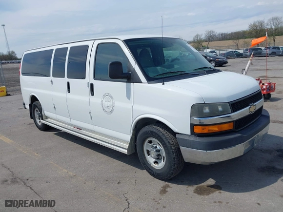 2013 Chevrolet Express Passenger 1LT with VIN 1GAZG1FA1D1191719, listed as a IAAI auction lot 42124977 with 92,228 mi miles. Bid and sale history available at carsss.com. Image 1.