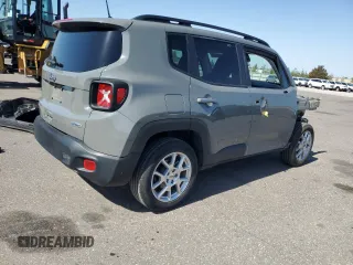 2022 Jeep Renegade Latitude with VIN ZACNJDB18NPN77583, listed as a Copart auction lot 56222315 with 21,551 mi miles and Salvage title. Bid and sale history available at DreamBid. Image 3.