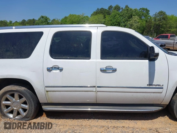 2011 GMC Yukon XL Denali with VIN 1GKS2MEF9BR198152, listed as a IAAI auction lot 41990816 with 235,010 mi miles. Bid and sale history available at carsss.com. Image 13.