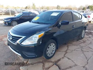 2016 Nissan Versa S z VIN 3N1CN7AP9GL843892, wystawiony jako IAAI lot #41727069 z przebiegiem 130 035 mil mil oraz . Historia ofert i sprzedaży dostępna na DreamBid. Obrazek 2.