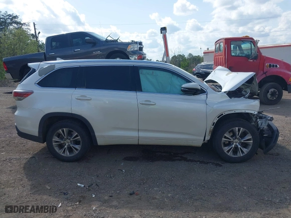 2014 Toyota Highlander XLE with VIN 5TDKKRFH7ES028046, listed as a IAAI auction lot 41792653 with 1 mi miles. Bid and sale history available at carsss.com. Image 13.