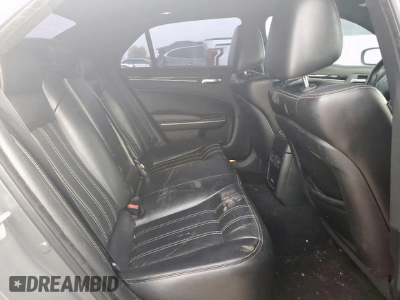 2019 Chrysler 300 S z VIN 2C3CCABG3KH516666, wystawiony jako Copart lot #56636845 z przebiegiem 150 570 mil mil oraz Szkoda całkowita • Salvage title. Historia ofert i sprzedaży dostępna na DreamBid. Obrazek 10.
