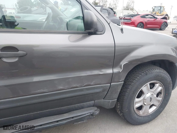 2004 Ford Escape XLT with VIN 1FMYU03114KA41268, listed as a IAAI auction lot 42056701 with 102,154 mi miles. Bid and sale history available at carsss.com. Image 6.