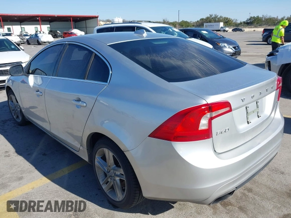 2014 Volvo S60 T5 z VIN YV1612FS7E1290034, wystawiony jako IAAI lot #41784577 z przebiegiem 200 780 mil mil oraz . Historia ofert i sprzedaży dostępna na DreamBid. Obrazek 3.
