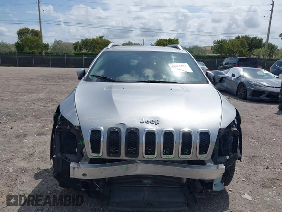 2017 Jeep Cherokee Latitude with VIN 1C4PJLCB9HW660797, listed as a IAAI auction lot 42024301 with 92,150 mi miles and . Bid and sale history available at carsss.com. Image 6.